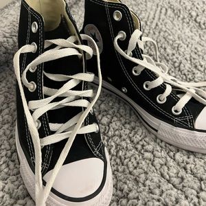 New with no tags . Never worn converse sneakers